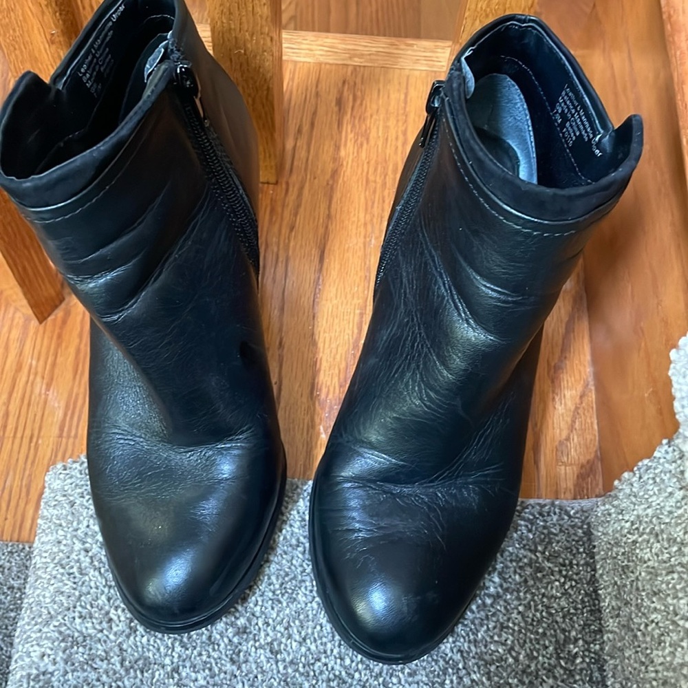 Gianni Bernini leather booties size 7.5